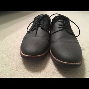 Men’s black dress shoes. Like new.